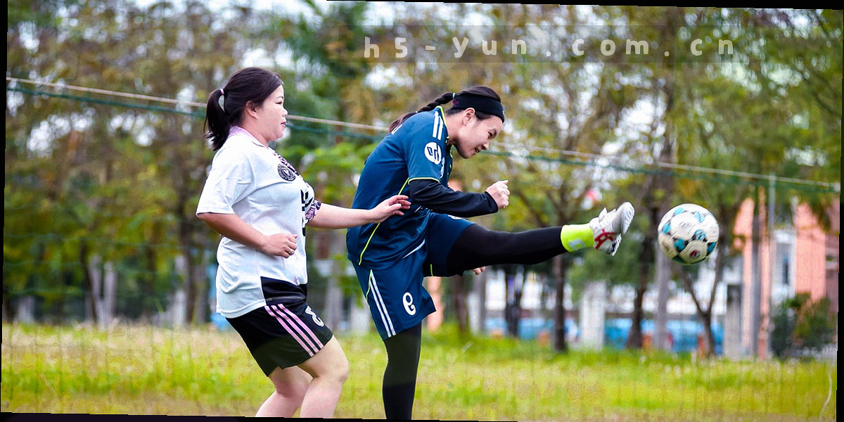暗底上同心波纹状光带，中心泛云端蓝并向外渐隐，表现数据链路重新接上